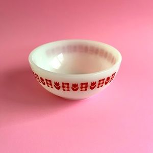 Vintage termocrisa milk, glass bowl with red tulip design